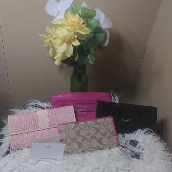 Authentic Coach Wallets Buy Individually Or Bundle n Save $$$ - Picture 14 of 14